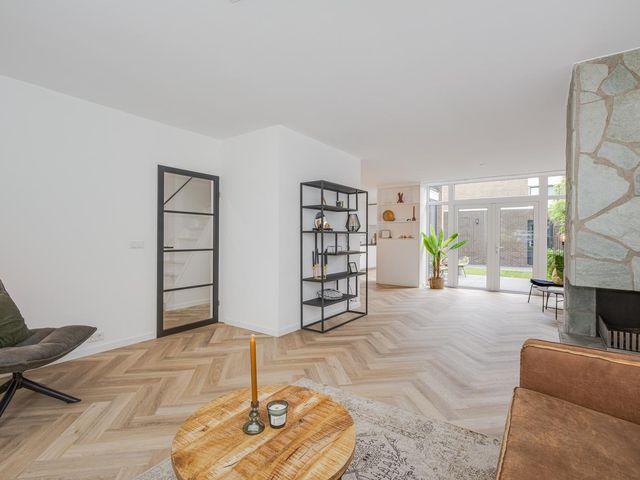 Rouboslaan 28, Voorschoten