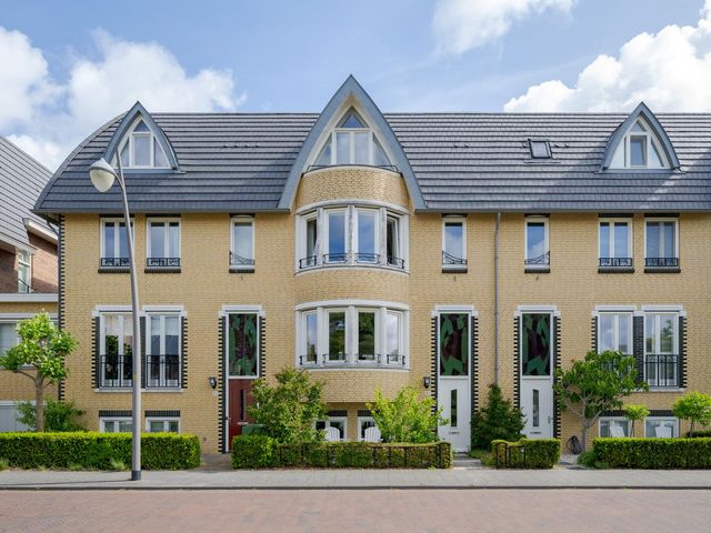Aagje Dekenkade 45, Voorschoten