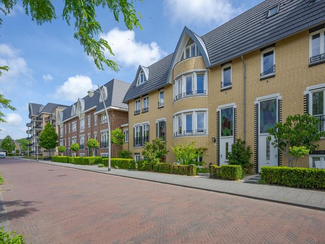 Aagje Dekenkade 45, Voorschoten