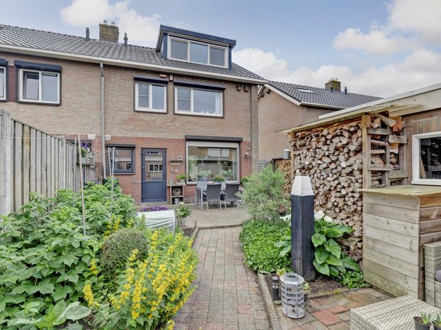 Plataanstraat 24, Fijnaart