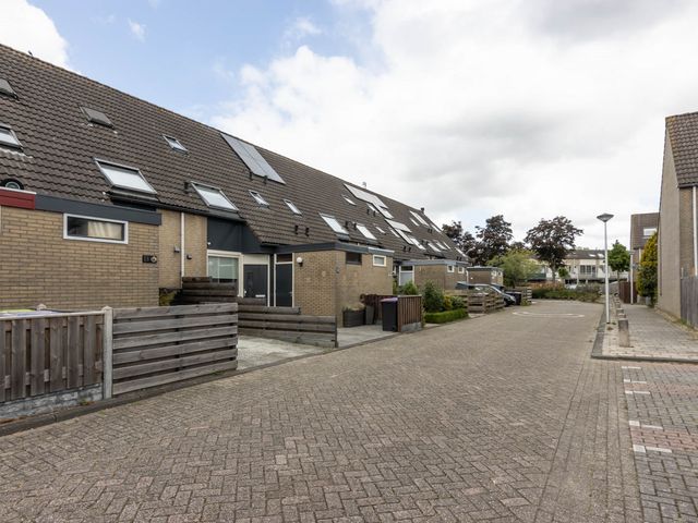 Jachtbuitkreek 11, Spijkenisse