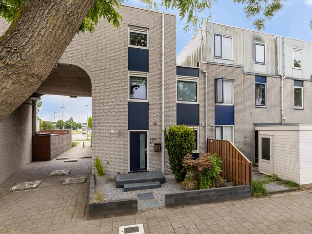 Marineblauw 121, Zoetermeer