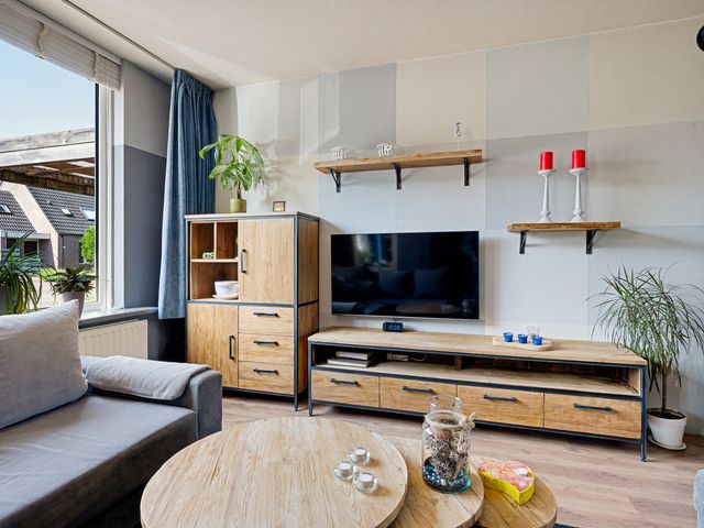 De Klamp 8, Erica