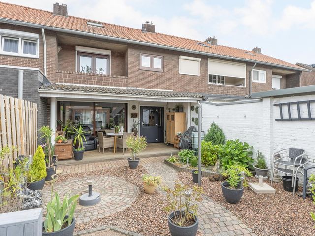 Oleanderstraat 33, Geleen