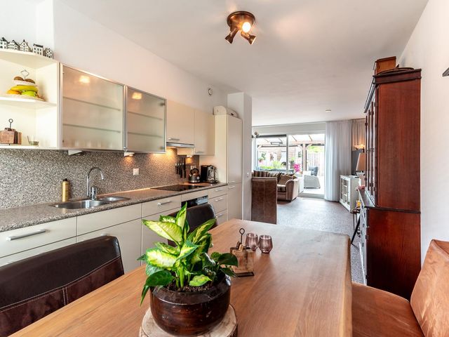 Vooronder 56, Almere