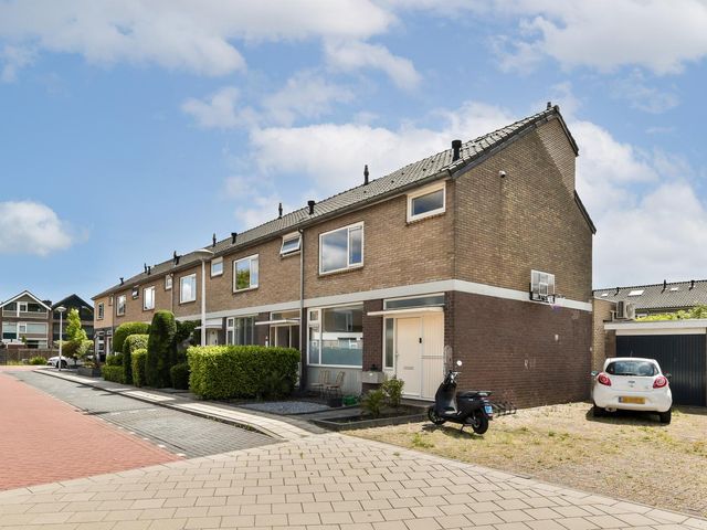 Van der Veenstraat 11, Reeuwijk