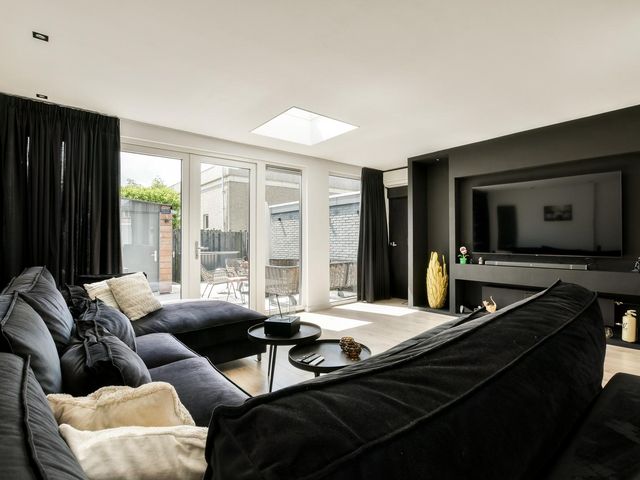 Van der Veenstraat 11, Reeuwijk