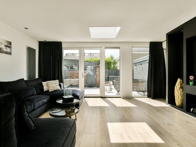 Van der Veenstraat 11, Reeuwijk