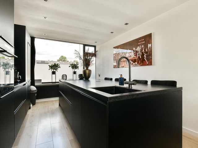 Van der Veenstraat 11, Reeuwijk
