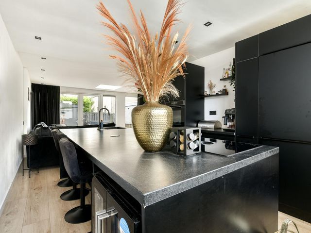 Van der Veenstraat 11, Reeuwijk