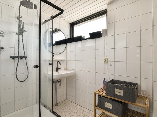 Van der Veenstraat 11, Reeuwijk