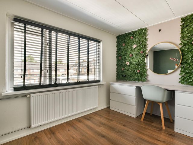Van der Veenstraat 11, Reeuwijk