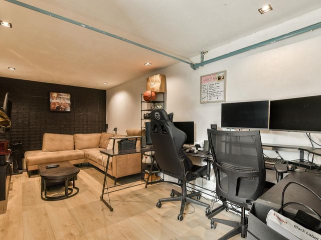 Van der Veenstraat 11, Reeuwijk