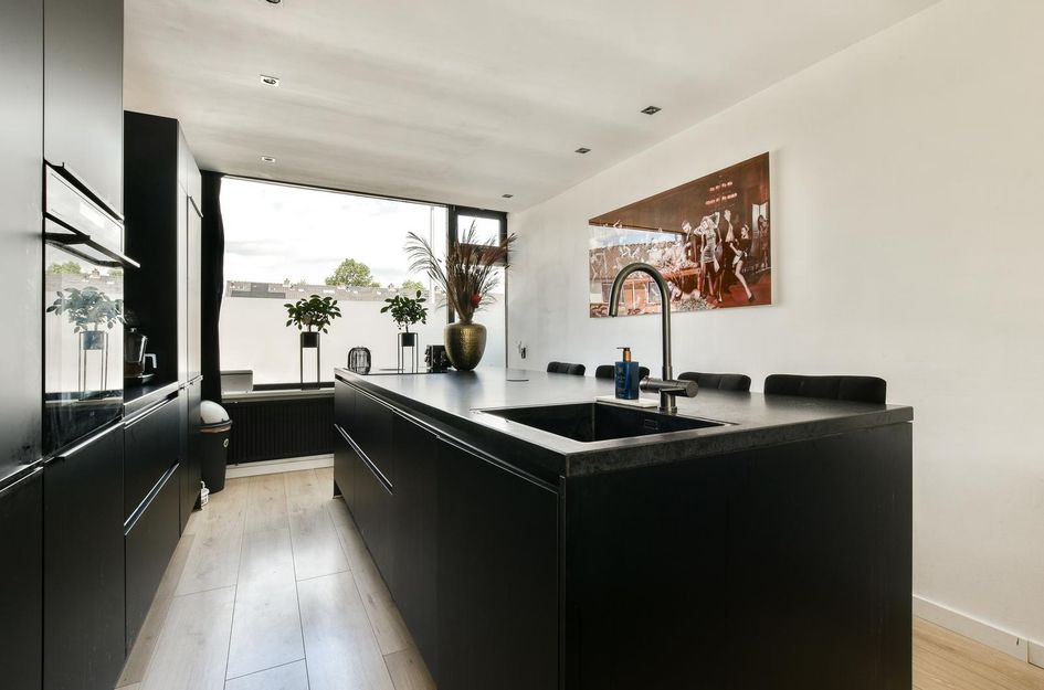Van der Veenstraat 11