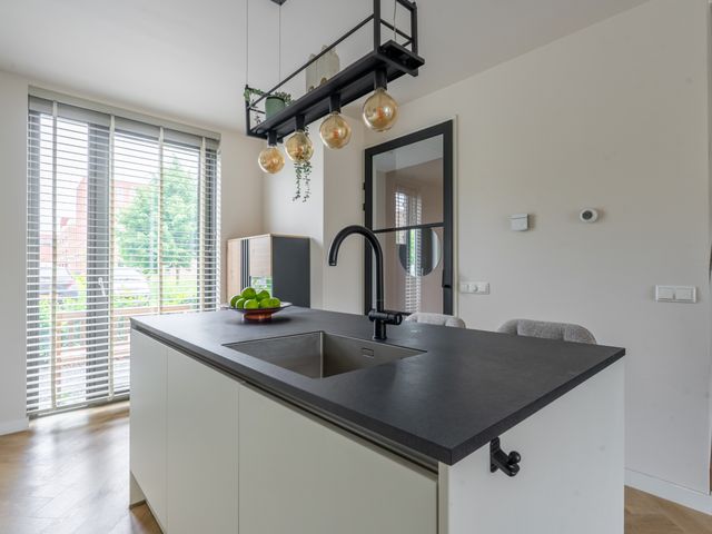 Donatellostraat 48, Lent