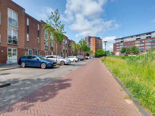 Van Ommerenhaven 10, Barendrecht