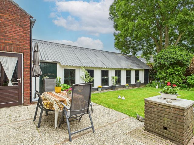 Julianastraat 10, Oost-Souburg