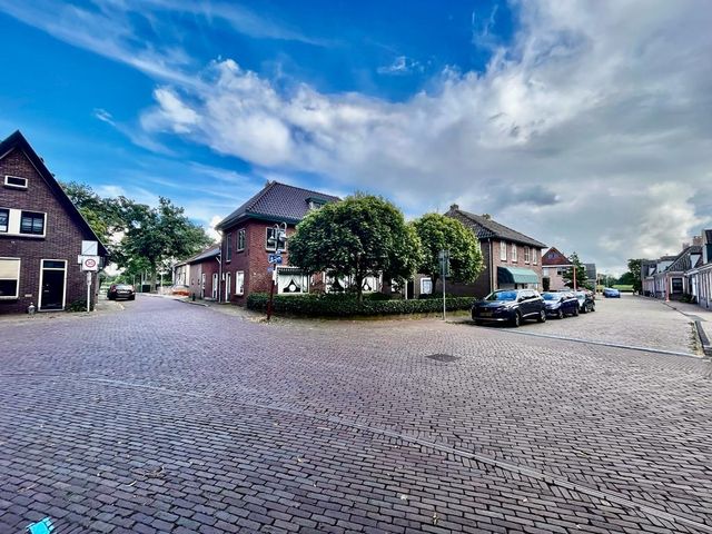 Kerkplein 11, Dalfsen