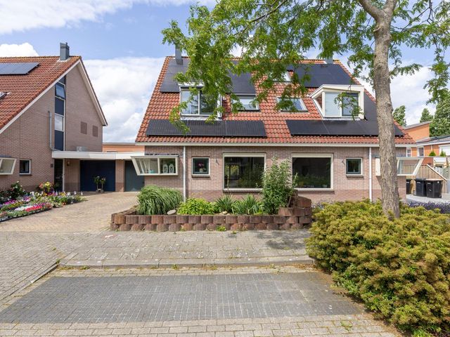 Laurier 76, Hoogkarspel