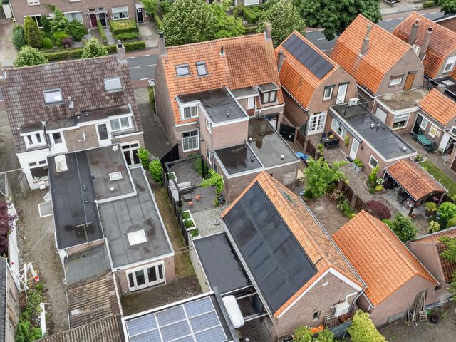 Burgemeester Smeelelaan 15, Waalwijk