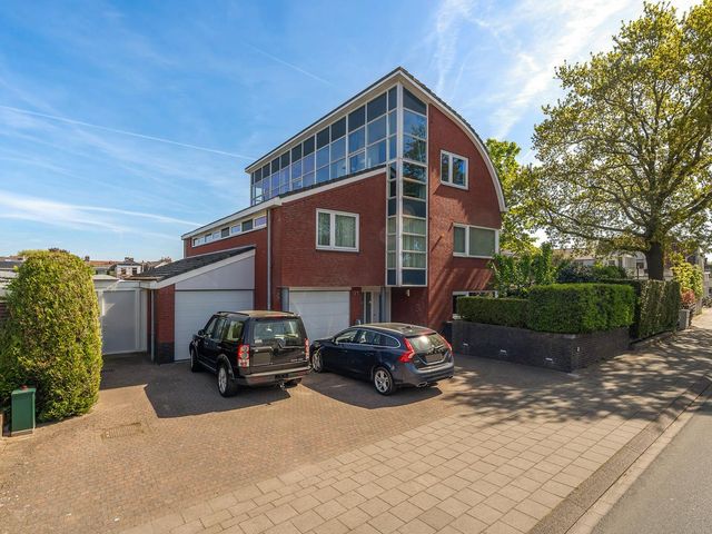 Hoge Rijndijk 91, Zoeterwoude