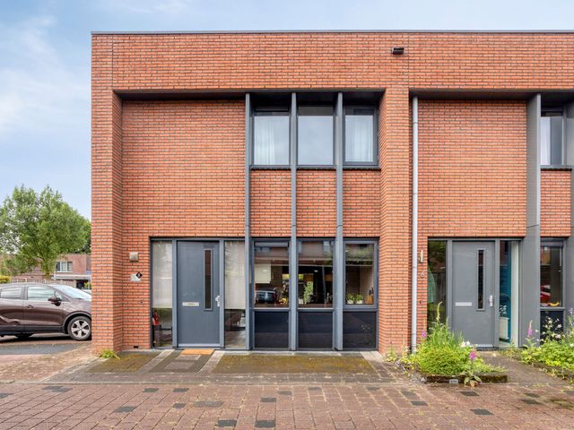 Bladwesp 8, Hengelo