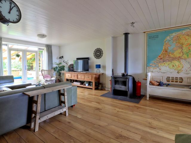 Onderduikersweg 24B, Emmeloord