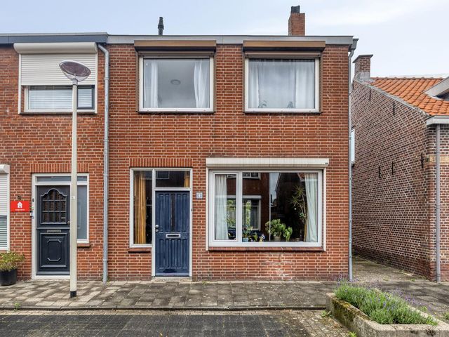 Leeuwstraat 11, Halsteren