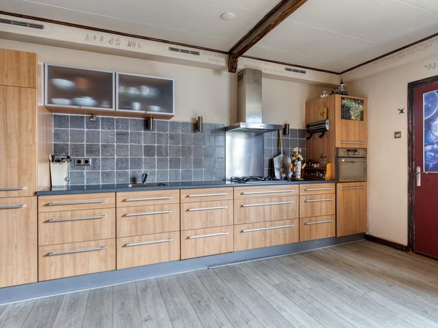 Leeuwstraat 11, Halsteren