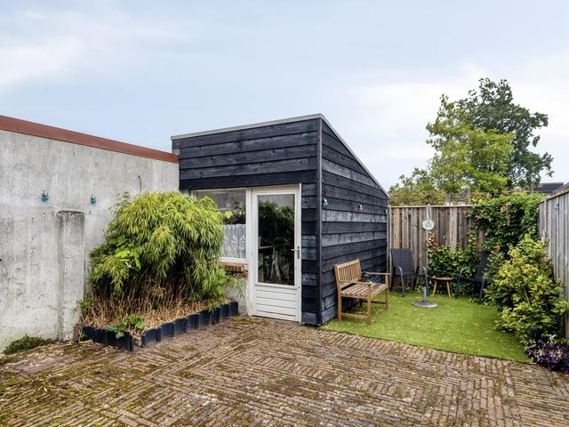 Leeuwstraat 11, Halsteren