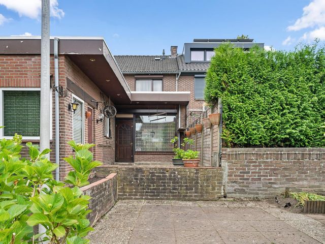 Torenstraat 6, Oirsbeek