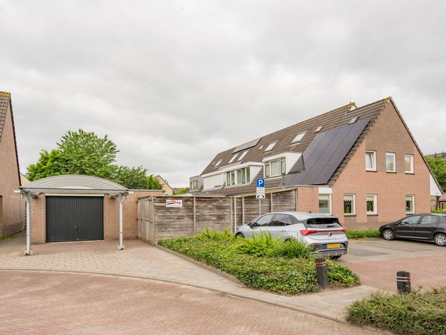 Korfmakerslaan 1, Voorthuizen