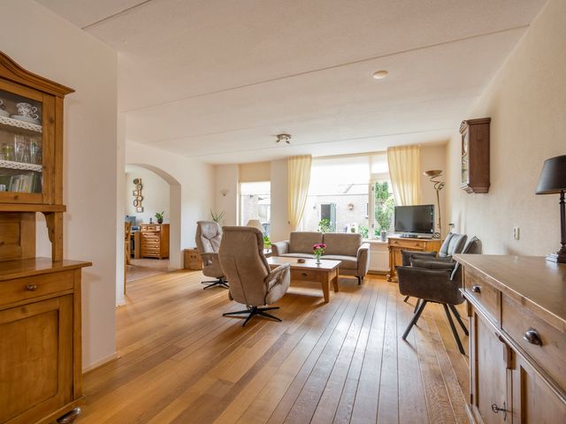 Korfmakerslaan 1, Voorthuizen