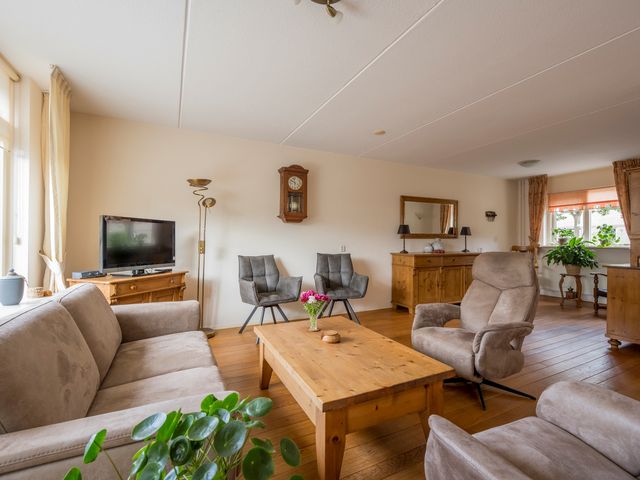 Korfmakerslaan 1, Voorthuizen