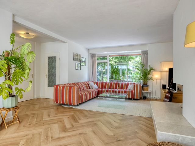 Van Houdringelaan 10, Oegstgeest