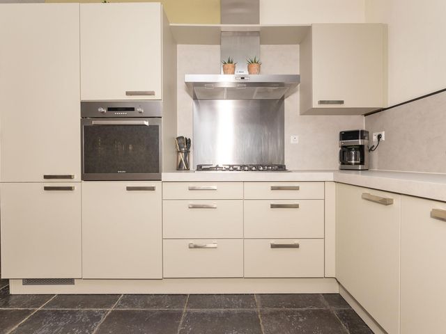 Juttepeer 50, Winkel