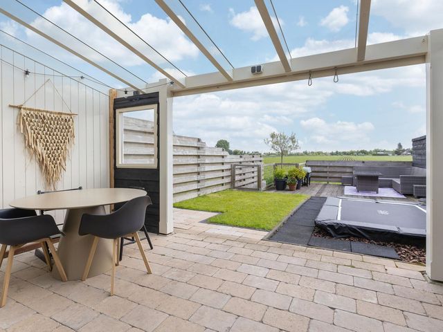 Juttepeer 50, Winkel
