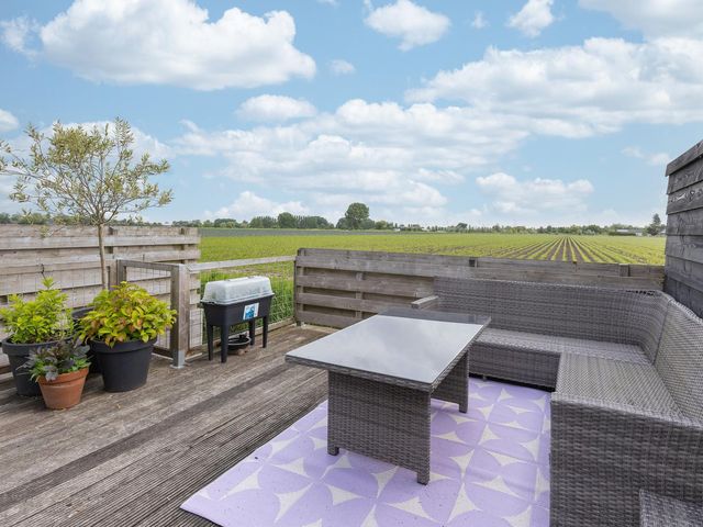Juttepeer 50, Winkel