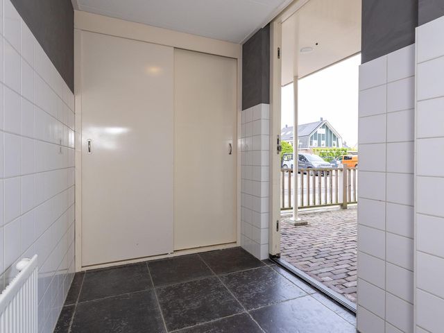 Juttepeer 50, Winkel