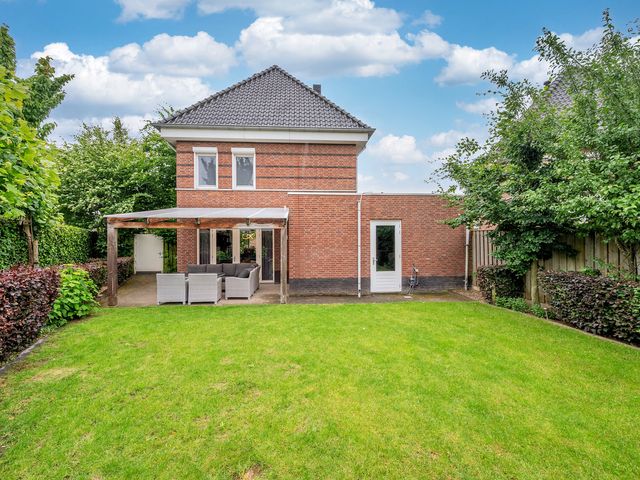 Burgemeester Claessenstraat 12, Reuver