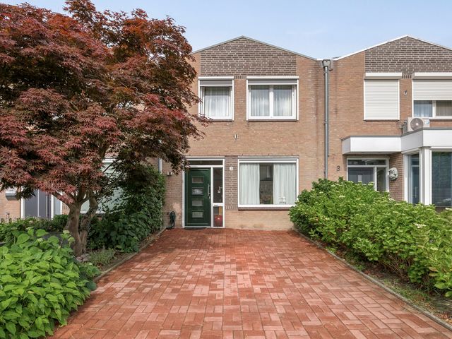 Van Tussenbroekstraat 2, Tilburg