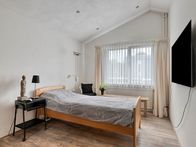 Van Tussenbroekstraat 2, Tilburg