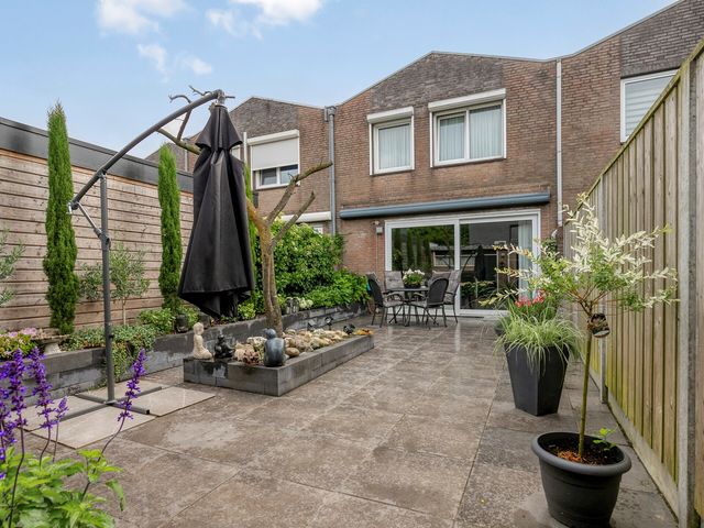Van Tussenbroekstraat 2, Tilburg