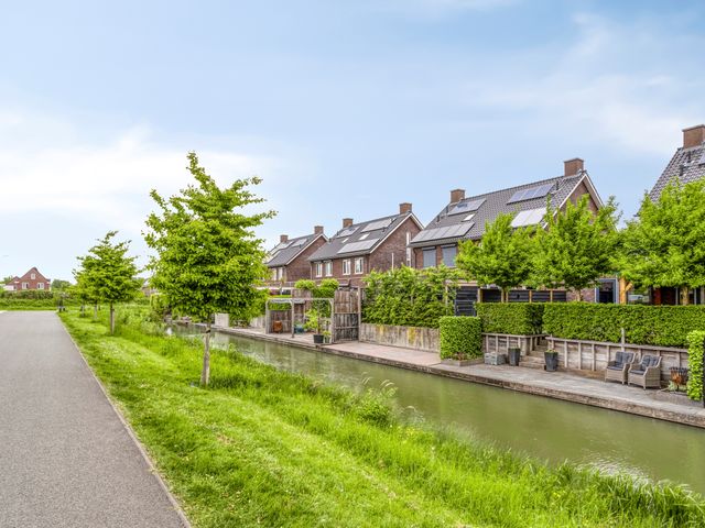 Meester J Van Dolderenstraat 14, Kesteren