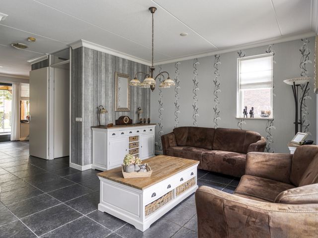 Meester J Van Dolderenstraat 14, Kesteren