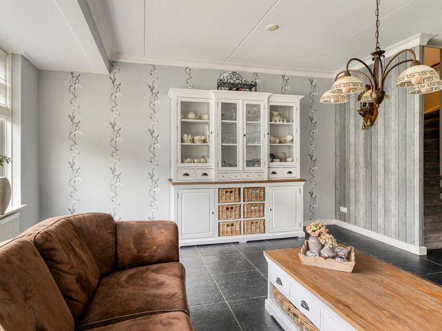 Meester J Van Dolderenstraat 14, Kesteren
