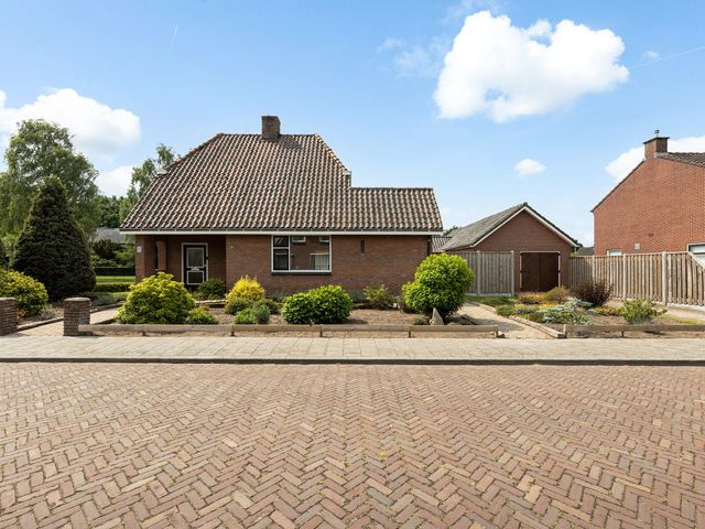 Pastoor Eshuisstraat 1, Harbrinkhoek