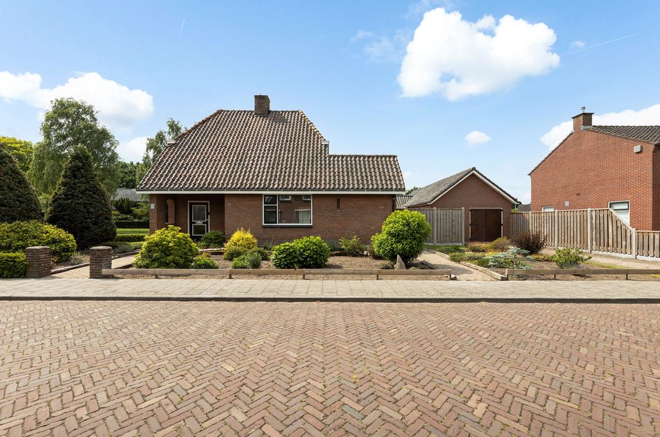 Pastoor Eshuisstraat 1