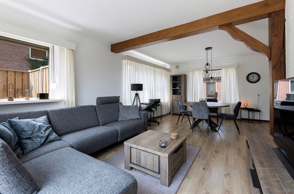 Pastoor Eshuisstraat 1