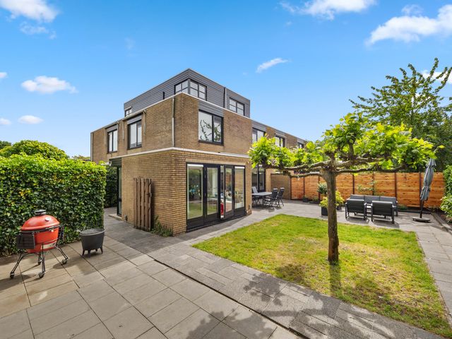 Rozentuin 106, Voorburg
